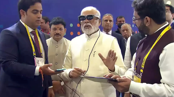 ನಿಮ್ಮನ್ನು ಹೊಸ ಪ್ರಪಂಚಕ್ಕೆ ಕರೆದೊಯ್ಯಲಿದೆ ಈ VR ಗ್ಲಾಸ್; ಬೆಲೆ ಕೇವಲ 1,200ರೂ..