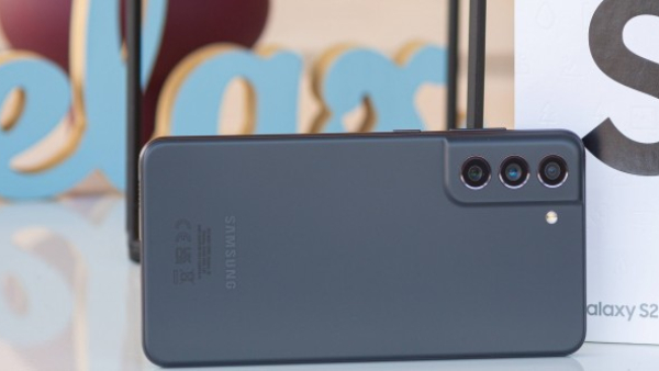 ಈ ಸ್ಯಾಮ್ಸಂಗ್ ಫೋನಿಗೆ ಭಾರೀ ಡಿಸ್ಕೌಂಟ್!..ಬೆಲೆ ತಿಳಿದ್ರೆ, OMG ಅಂತೀರಾ! ಈ ಸ್ಯಾಮ್ಸಂಗ್ ಫೋನಿಗೆ ಭಾರೀ ಡಿಸ್ಕೌಂಟ್!..ಬೆಲೆ ತಿಳಿದ್ರೆ, OMG ಅಂತೀರಾ!