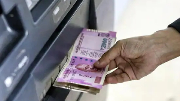 SBI ಗ್ರಾಹಕರು ಇನ್ಮುಂದೆ ಹಣ ಡ್ರಾ ಮಾಡಲು ಎಟಿಎಂ ಕಾರ್ಡ್‌ ಬಳಸುವ ಅಗತ್ಯವೇ ಇಲ್ಲ! 