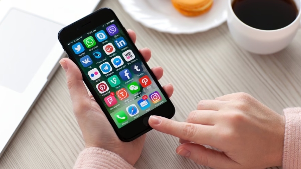 ಒಂದು ರೂಪಾಯಿ ಖರ್ಚಿಲ್ಲದೆ ನಿಮ್ಮ ಹಳೆಯ ಫೋನ್‌ ಅನ್ನು ಹೊಸತರಂತೆ ಮಾಡಿ!    