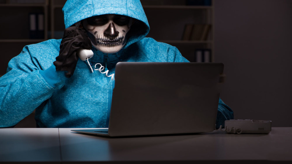 ಮಂಗಳೂರು ಮಹಿಳೆಯ ಖಾತೆಯಿಂದ ಕ್ಷಣ ಮಾತ್ರದಲ್ಲಿ ಎಗರಿ ಹೋಯ್ತು 10 ಲಕ್ಷ...