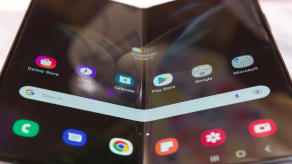 ಎರಡು ಫೋನ್‌ ಇದ್ರೆ ಸಾಕು ನೀವೇ ಫೋಲ್ಡಬಲ್‌ ಫೋನ್‌ ಮಾಡಿಕೊಳ್ಳಬಹುದು!ಅದೇಗೆ ಅಂತೀರಾ