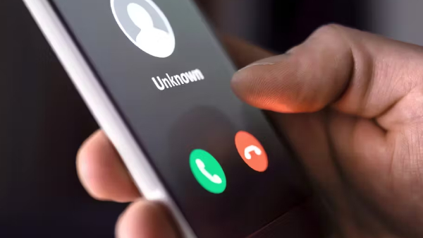 ಒಂದೇ ಆಧಾರ್‌ನಲ್ಲಿ 656 ಸಿಮ್‌, ಬೆಚ್ಚಿ ಬಿದ್ದ ಅಧಿಕಾರಿಗಳು...