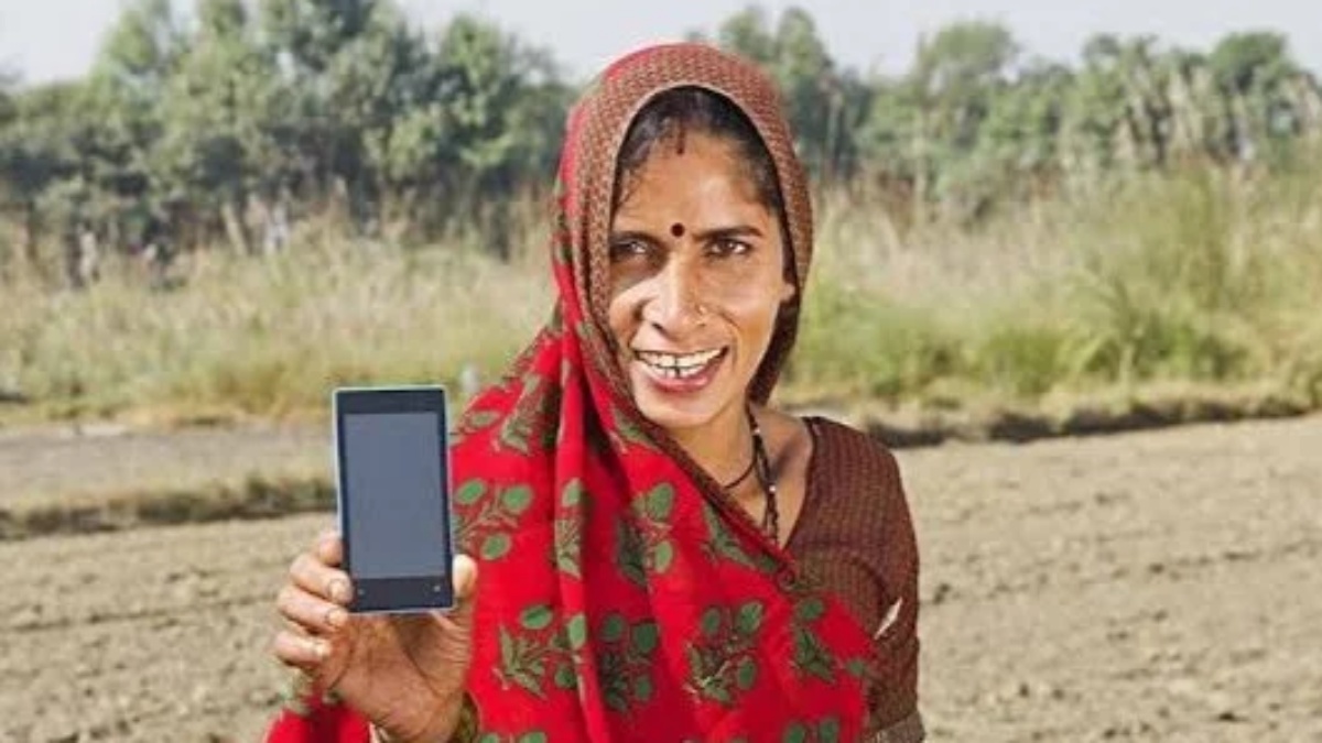 Indira Gandhi Smartphone Yojana, distribute Smartphone to women by