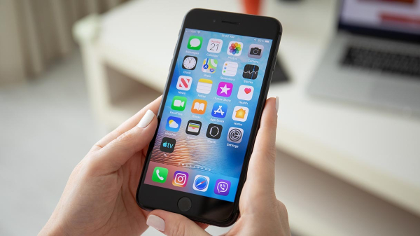 ಸರ್ಕಾರಿ ಕಚೇರಿಗಳಲ್ಲಿ ಐಫೋನ್‌ಗೆ ನಿರ್ಬಂಧ, ಆಫೀಸ್‌ಗೆ ತರಬೇಡಿ ಎಂದು ತಾಕೀತು