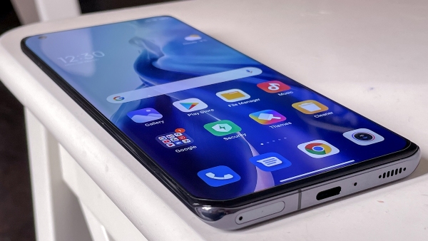 ಕರ್ವ್‌ ಡಿಸ್‌ಪ್ಲೇ ಸ್ಮಾರ್ಟ್‌ಫೋನ್‌ ಖರೀದಿಸಬೇಕೆ?..ಹಾಗಿದ್ರೆ ಈ ಲಿಸ್ಟ್‌ ನೋಡಿ!