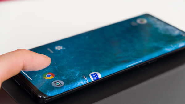 ಕರ್ವ್‌ ಡಿಸ್‌ಪ್ಲೇ ಸ್ಮಾರ್ಟ್‌ಫೋನ್‌ ಖರೀದಿಸಬೇಕೆ?..ಹಾಗಿದ್ರೆ ಈ ಲಿಸ್ಟ್‌ ನೋಡಿ!