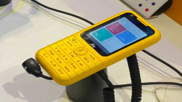 ಜಿಯೋ ನಡೆಗೆ ಮೊಬೈಲ್‌ ವಲಯವೇ ಕಂಗಾಲು! ಹೇಗಿದೆ ಗೊತ್ತಾ ಹೊಸ ಫೋನ್‌!