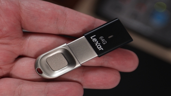 ಇದು ಅಂತಿಂಥಾ ಪೆನ್‌ಡ್ರೈವ್‌ ಅಲ್ಲವೇ ಅಲ್ಲ!..ಇದರ ಉಪಯೋಗ ತಿಳಿದ್ರೆ ನೀವು ಶಾಕ್‌!