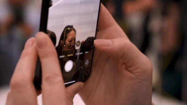 ಇದೇ ಬೆಸ್ಟ್‌ ಸೆಲ್ಫಿ ಸ್ಮಾರ್ಟ್‌ಫೋನ್‌ ಅಂತೆ!..ಬೆಲೆ ಕೇಳಿದ್ರೆ, ತಲೆ ತಿರುಗುತ್ತೆ