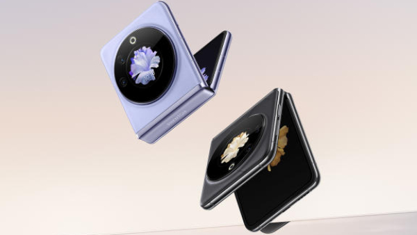 ಈ ದೈತ್ಯ ಫ್ಲಿಪ್ ಸ್ಮಾರ್ಟ್‌ಫೋನಿಗೂ ಬಿಗ್ ಆಫರ್‌!..ಈ ಚಾನ್ಸ್‌ ಬಿಡಬೇಡಿ!