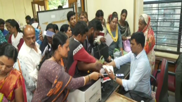 ಗೃಹಲಕ್ಷ್ಮಿ ಹಣ ಪರಿಶೀಲಿಸಲು ಹೋದ ಮಹಿಳೆಗೆ ಶಾಕ್‌! ನೀವು ಕೂಡ ಒಮ್ಮೆ ಚೆಕ್‌ ಮಾಡಿ!