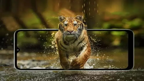 ಐಫೋನ್‌ನಂತೆ ಕಾಣುವ ಈ ಫೋನಿನ ಬೆಲೆಯಲ್ಲಿ ಈಗ ಭಾರೀ ಇಳಿಕೆ!