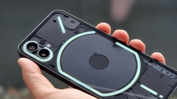 ಆಕರ್ಷಕ ಡಿಸೈನ್‌ ಇರುವ ಈ ನಥಿಂಗ್ ಫೋನ್ ಮೊಬೈಲ್‌ಗೆ ಸೂಪರ್‌ ಆಫರ್‌!