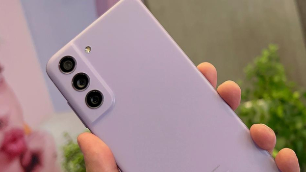 ಸ್ಯಾಮ್‌ಸಂಗ್‌ ಗ್ರಾಹಕರಿಗೆ ಸಿಹಿಸುದ್ದಿ!..ಈ ಹೈ ಎಂಡ್‌ ಫೋನ್‌ ಬೆಲೆಯಲ್ಲಿ ಇಳಿಕೆ!