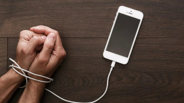 ಫೋನ್ ಕಿತ್ತುಕೊಂಡ ತಂದೆ, ಆತ್ಮಹತ್ಯೆ ಮಾಡಿಕೊಂಡ 16 ವರ್ಷದ ಮಗ! ಫೋನ್ ಕಿತ್ತುಕೊಂಡ ತಂದೆ, ಆತ್ಮಹತ್ಯೆ ಮಾಡಿಕೊಂಡ 16 ವರ್ಷದ ಮಗ!