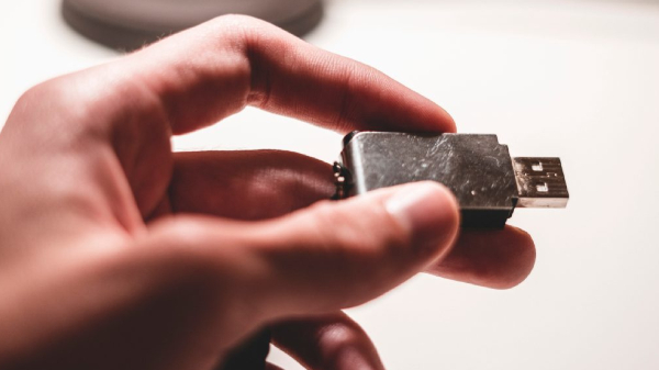 ಕನ್ಸಿಸ್ಟನ್ಟ್ ಇನ್ಫೋಸಿಸ್ಟಮ್ಸ್ ಮಿನಿ ವೈ-ಫೈ ಯುಎಸ್‌ಬಿ ಅಡಾಪ್ಟರ್ ಲಾಂಚ್‌!  