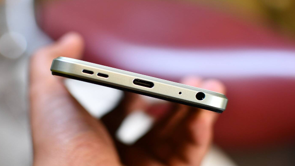 ಈ ಫೋನಿಗೆ ಬಿಗ್‌ ಆಫರ್‌!..ಇದರ ಡಿಸೈನ್‌ ಹಾಗೂ ಫೀಚರ್ಸ್‌ಗೆ ಪಕ್ಕಾ ಫಿದಾ ಆಗ್ತೀರಾ!