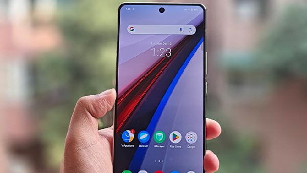 ಗ್ರ್ಯಾಂಡ್‌ ಎಂಟ್ರಿ ಕೊಟ್ಟ ಐಕ್ಯೂ 12 !..3x ಪೆರಿಸ್ಕೋಪ್ ಜೂಮ್ ಕ್ಯಾಮೆರಾ ವಿಶೇಷ!