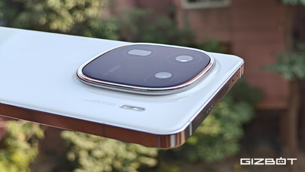 ಗ್ರ್ಯಾಂಡ್‌ ಎಂಟ್ರಿ ಕೊಟ್ಟ ಐಕ್ಯೂ 12 !..3x ಪೆರಿಸ್ಕೋಪ್ ಜೂಮ್ ಕ್ಯಾಮೆರಾ ವಿಶೇಷ!