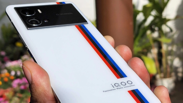 ಐಕ್ಯೂ ಫೋನ್‌ಗೆ ಬರೋಬ್ಬರಿ 44% ರಿಯಾಯಿತಿ: 256GB ಸ್ಟೋರೇಜ್‌... 50MP ಕ್ಯಾಮೆರಾ