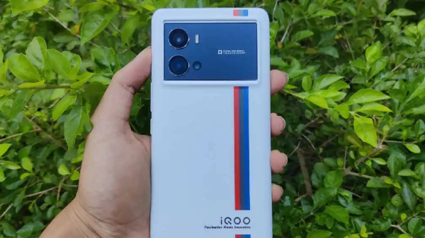 ಐಕ್ಯೂ ಫೋನ್‌ಗೆ ಬರೋಬ್ಬರಿ 44% ರಿಯಾಯಿತಿ: 256GB ಸ್ಟೋರೇಜ್‌... 50MP ಕ್ಯಾಮೆರಾ