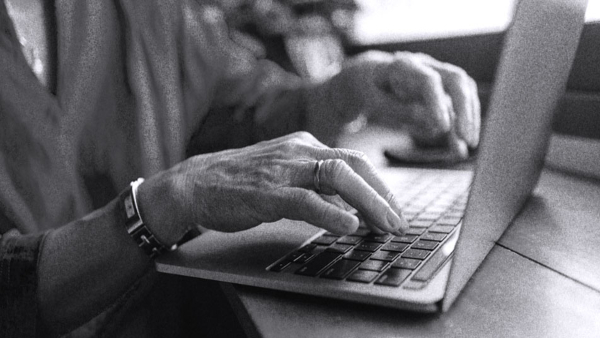 ಫ್ಲೈಟ್‌ ಟಿಕೆಟ್‌ ಬುಕ್‌ ಮಾಡಲು ಹೋಗಿ 4.4 ಲಕ್ಷ ರೂ ಕಳೆದುಕೊಂಡ ಮಹಿಳೆ:ಆಗಿದ್ದೇನು