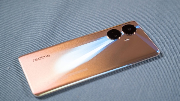 ಈ 5G ಫೋನ್‌ ಬೆಲೆಯಲ್ಲಿ ಭರ್ಜರಿ ಇಳಿಕೆ!..ಇದರ ಡಿಸೈನ್‌ ಸೂಪರ್!