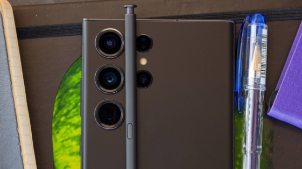  2023 ರಲ್ಲಿ ಭಾರತದಲ್ಲಿ ಲಾಂಚ್‌ ಆದ ಅತ್ಯಂತ ದುಬಾರಿ ಸ್ಮಾರ್ಟ್‌ಫೋನ್‌ಗಳಿವು!...