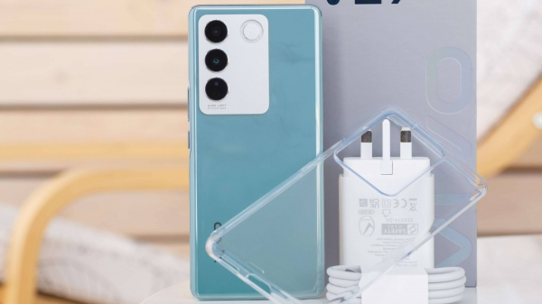 ಕ್ಷಣ ಮಾತ್ರದಲ್ಲಿ ಚಾರ್ಜಿಂಗ್, ದೀರ್ಘ ಬ್ಯಾಕಪ್! ಈ ಫೋನ್ಗಳಿಗೆ ಭರ್ಜರಿ ಬೇಡಿಕೆ ಕ್ಷಣ ಮಾತ್ರದಲ್ಲಿ ಚಾರ್ಜಿಂಗ್, ದೀರ್ಘ ಬ್ಯಾಕಪ್! ಈ ಫೋನ್ಗಳಿಗೆ ಭರ್ಜರಿ ಬೇಡಿಕೆ