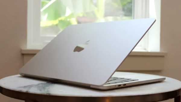 Apple: ಆಪಲ್‌ ಐಫೋನ್ 12 ಹಾಗೂ M2 ಮ್ಯಾಕ್‌ಬುಕ್‌ ಏರ್‌ನಲ್ಲಿ ದೋಷ  