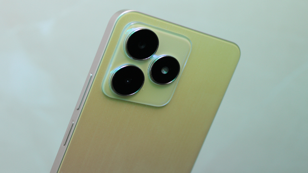 ರಿಯಲ್‌ಮಿ ಸಂಸ್ಥೆಯ ಈ ಎಂಟ್ರಿ ಲೆವೆಲ್‌ ಫೋನ್‌ ಬೆಲೆಯಲ್ಲಿ ಭಾರೀ ಇಳಿಕೆ!