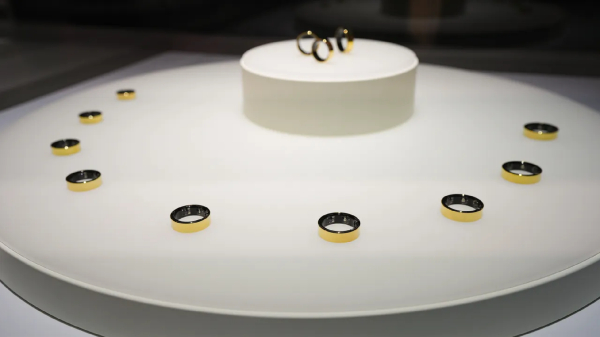 ಸ್ಯಾಮ್‌ಸಂಗ್‌ ಗ್ಯಾಲಕ್ಸಿ ರಿಂಗ್‌ ಅನಾವರಣ! ಏನೆಲ್ಲಾ ಫೀಚರ್ಸ್‌ ಪಡೆದಿದೆ?  