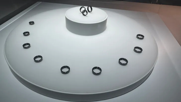 ಸ್ಯಾಮ್‌ಸಂಗ್‌ ಗ್ಯಾಲಕ್ಸಿ ರಿಂಗ್‌ ಅನಾವರಣ! ಏನೆಲ್ಲಾ ಫೀಚರ್ಸ್‌ ಪಡೆದಿದೆ?  