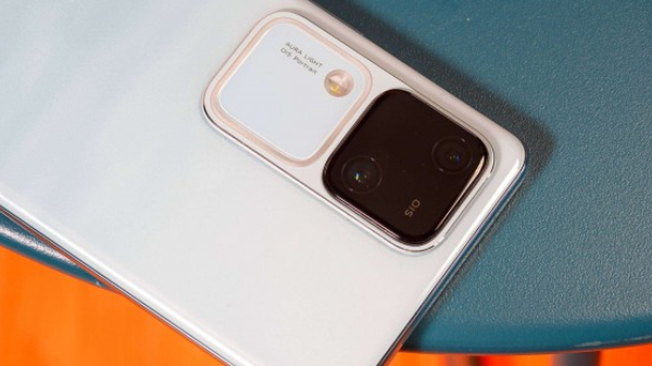 ವಿವೋದ ಬಹುನಿರೀಕ್ಷಿತ ವಿವೋ V30 ಸ್ಮಾರ್ಟ್‌ಫೋನ್‌ ಘೋಷಣೆ! ಕರ್ವ್ಡ್ ಡಿಸ್‌ಪ್ಲೇ...