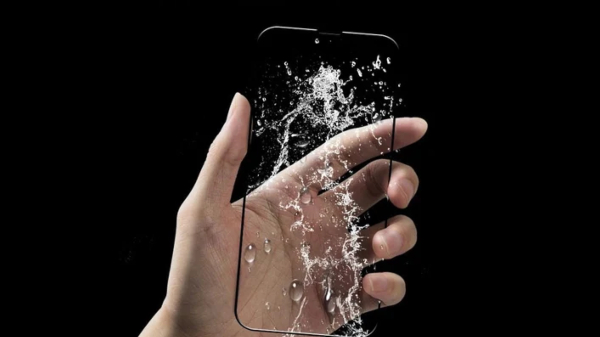 ಹೋಳಿ ಆಚರಣೆ ಮಾಡುವಾಗ ಇರಲಿ ಎಚ್ಚರ! ಸ್ಮಾರ್ಟ್‌ಫೋನ್‌ಗಳನ್ನು ಈ ರೀತಿ ರಕ್ಷಿಸಿ...