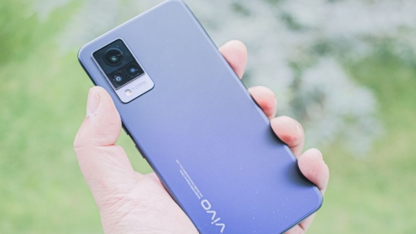 ವಿವೋದ ಈ ಹಳೆಯ ಫೋನ್‌ ಬೆಲೆಯಲ್ಲಿ ಭರ್ಜರಿ ಇಳಿಕೆ!..ನೀವು ಖರೀದಿಸ್ತೀರಾ?