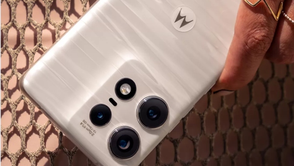 ಇಂದು ಎಂಟ್ರಿ ಕೊಡಲಿದೆ ಮೊಟೊರೊಲಾ ಎಡ್ಜ್‌ 50 ಪ್ರೊ!..ಈ ಫೋನ್‌ ಕ್ಲಿಕ್‌ ಆಗುತ್ತಾ?