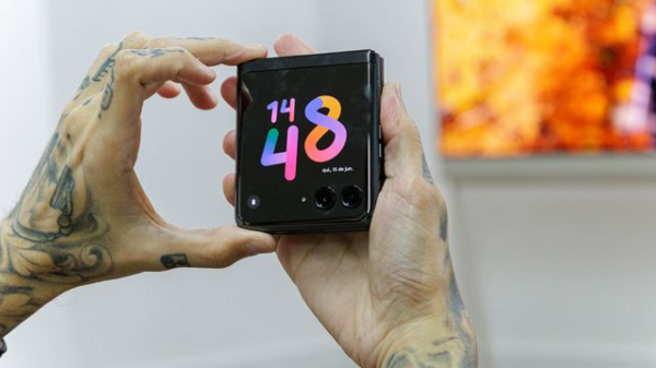 ಭಾರತದಲ್ಲಿ ಶೀಘ್ರವೇ ಲಾಂಚ್‌ ಆಗಲಿದೆ ಮೊಟೊ ರೇಜರ್ 50 ಅಲ್ಟ್ರಾ ಫ್ಲಿಪ್ ಫೋನ್..